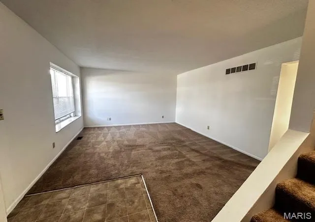 Photo 2 of Townhouse at 1325 Summergate Pkwy, Saint Charles, MO 63303 | MLS# MIS25022226 | | Sold on 2025-05-21