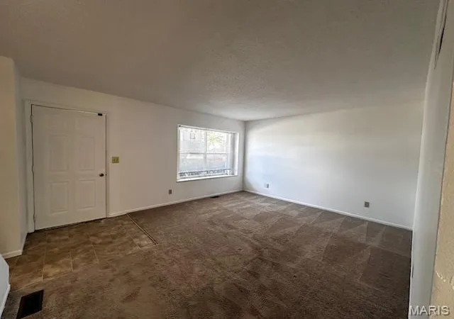 Photo 3 of Townhouse at 1325 Summergate Pkwy, Saint Charles, MO 63303 | MLS# MIS25022226 | | Sold on 2025-05-21