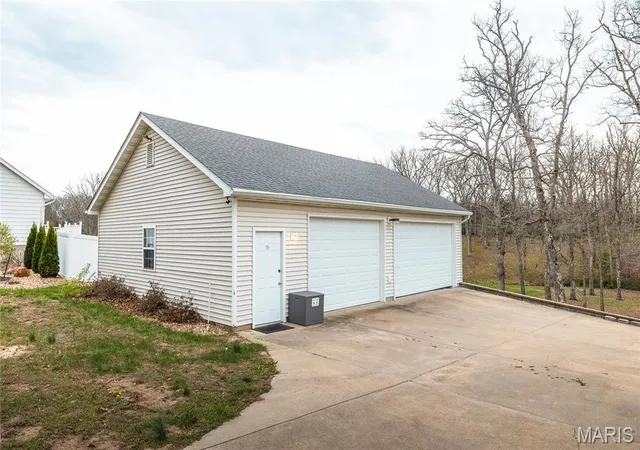 Photo 3 of Single Family Residence at 3666 S Oak Dr, Owensville, MO 65066 | MLS# MIS25022276 |  | Sold on 2025-05-30