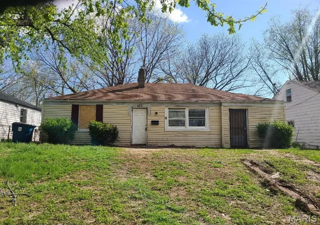 Single Family Residence at 430 Scenic Dr, Saint Louis, MO 63137 | MLS# MIS25022303 | | Sold on 2025-06-10