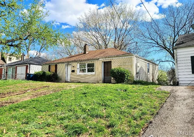 Photo 1 of Single Family Residence at 430 Scenic Dr, Saint Louis, MO 63137 | MLS# MIS25022303 | | Sold on 2025-06-10