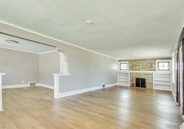 Photo 4 of Single Family Residence at 8308 Madison Ave, Saint Louis, MO 63114 | MLS# MIS25022322 |  | Sold on 2025-05-01