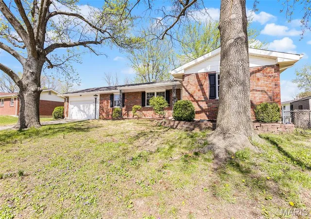 Photo 1 of Single Family Residence at 2804 Cypress Dr, Saint Charles, MO 63301 | MLS# MIS25022363 | | Sold on 2025-06-13