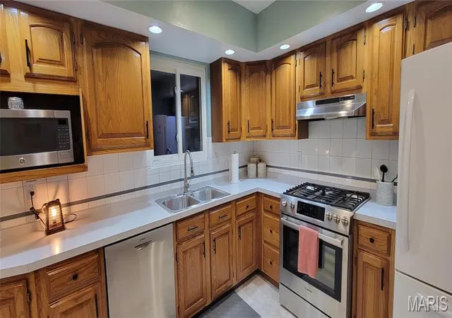 Photo 2 of Single Family Residence at 4434 Niagara Dr, Saint Louis, MO 63129 | MLS# MIS25022380 |  | Sold on 2025-05-19