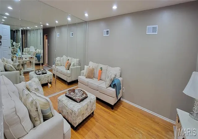 Photo 3 of Single Family Residence at 4434 Niagara Dr, Saint Louis, MO 63129 | MLS# MIS25022380 |  | Sold on 2025-05-19