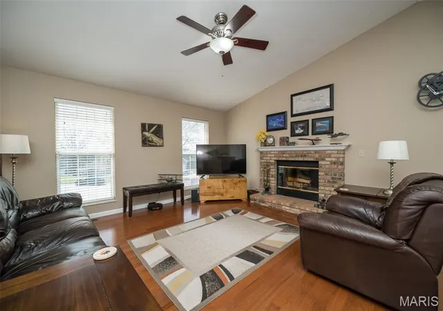 Photo 3 of Single Family Residence at 6 Colchester Ct, Saint Peters, MO 63376 | MLS# MIS25022413 |  | Sold on 2025-05-09