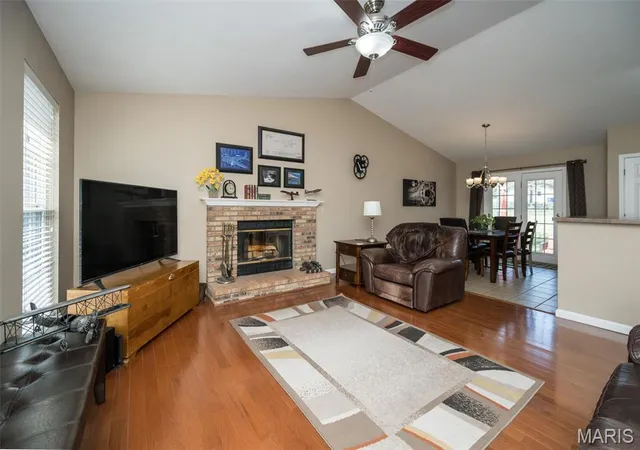 Photo 4 of Single Family Residence at 6 Colchester Ct, Saint Peters, MO 63376 | MLS# MIS25022413 |  | Sold on 2025-05-09