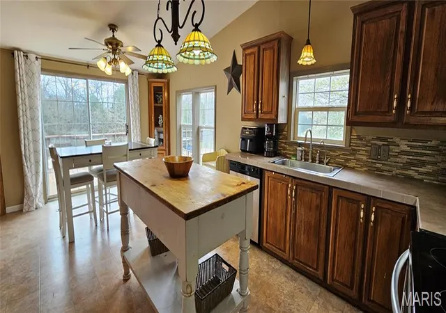 Photo 3 of Single Family Residence at 1099 Blue Ridge Rd, Auxvasse, MO 65231 | MLS# MIS25022437 |  | Sold on 2025-06-23