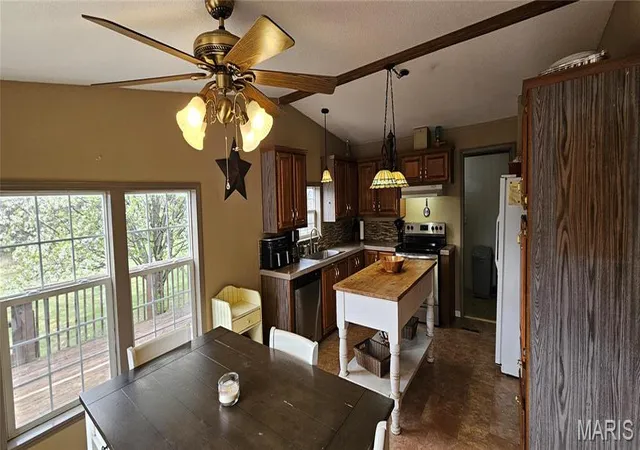 Photo 4 of Single Family Residence at 1099 Blue Ridge Rd, Auxvasse, MO 65231 | MLS# MIS25022437 |  | Sold on 2025-06-23