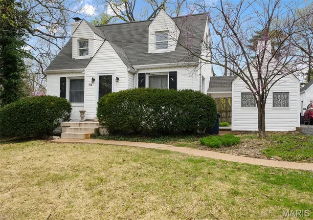 Photo 2 of Single Family Residence at 7316 Murdoch Ave, Saint Louis, MO 63119 | MLS# MIS25022444 | | Sold on 2025-05-16