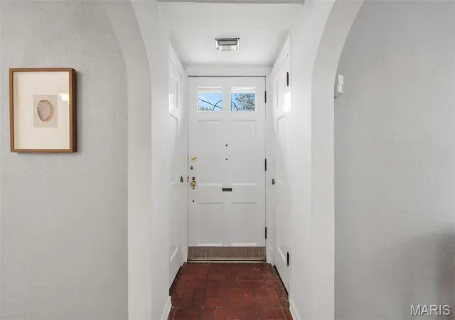 Photo 4 of Single Family Residence at 7316 Murdoch Ave, Saint Louis, MO 63119 | MLS# MIS25022444 | | Sold on 2025-05-16