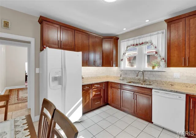 Photo 3 of Single Family Residence at 6214 Potomac St, Saint Louis, MO 63139 | MLS# MIS25022476 | | Sold on 2025-05-30