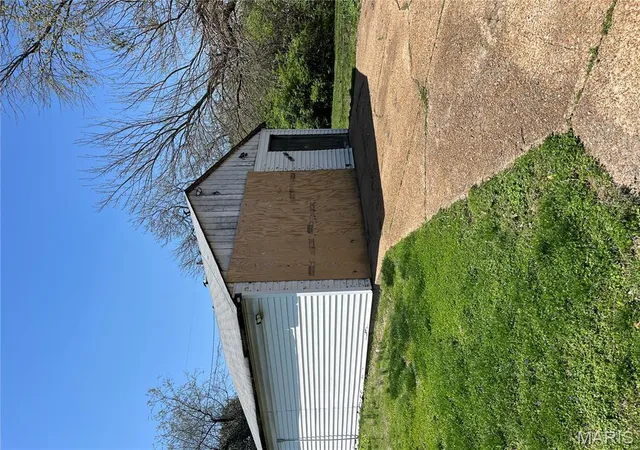 Photo 3 of Single Family Residence at 1821 Northfield Dr, Saint Louis, MO 63114 | MLS# MIS25022507 |  | Sold on 2025-06-20