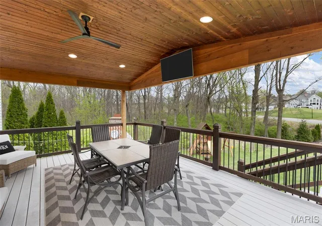 Photo 3 of Single Family Residence at 21 Deer Park Ct, Saint Peters, MO 63304 | MLS# MIS25022512 |  | Sold on 2025-05-13