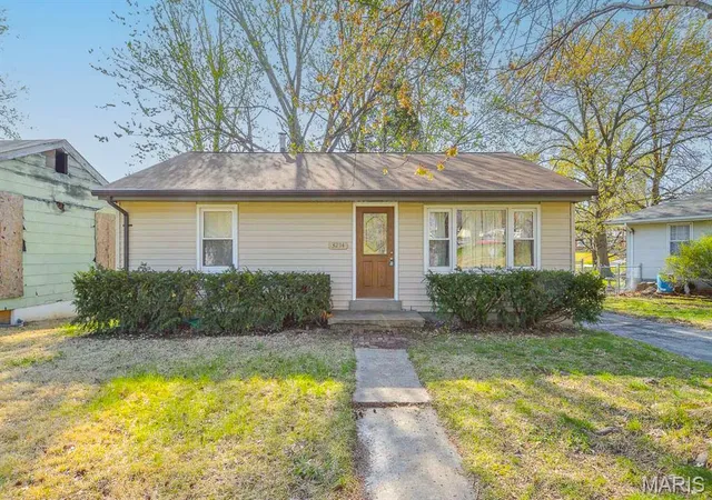 Photo 1 of Single Family Residence at 3214 Krem Ave, Saint Ann, MO 63074 | MLS# MIS25022605 |  | Sold on 2025-06-09