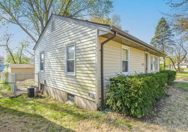 Photo 3 of Single Family Residence at 3214 Krem Ave, Saint Ann, MO 63074 | MLS# MIS25022605 |  | Sold on 2025-06-09