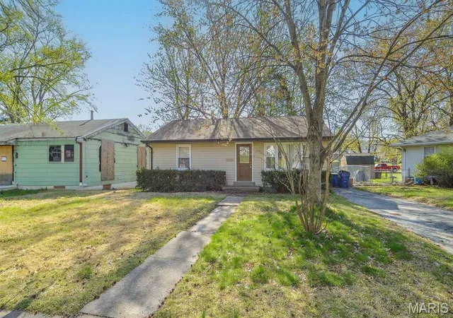 Photo 4 of Single Family Residence at 3214 Krem Ave, Saint Ann, MO 63074 | MLS# MIS25022605 |  | Sold on 2025-06-09