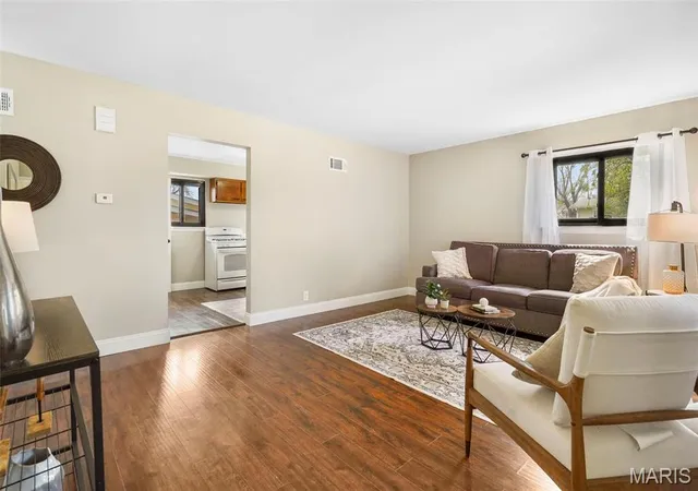 Photo 3 of Single Family Residence at 205 Arras Dr, Saint Louis, MO 63129 | MLS# MIS25022678 | | Sold on 2025-05-16