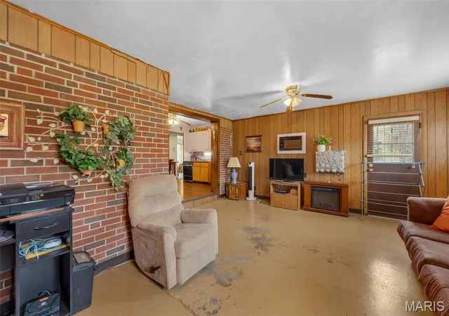 Photo 3 of Single Family Residence at 913 Lebon Dr, Saint Louis, MO 63137 | MLS# MIS25022687 | | Sold on 2025-06-12