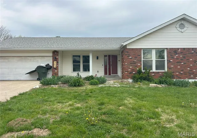 Single Family Residence at 309 Trailview Ave, Saint Peters, MO 63376 | MLS# MIS25022700 | | Sold on 2025-05-16