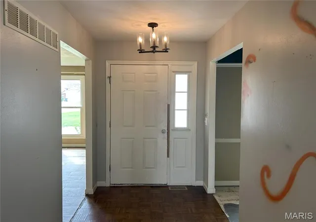 Photo 2 of Single Family Residence at 309 Trailview Ave, Saint Peters, MO 63376 | MLS# MIS25022700 | | Sold on 2025-05-16