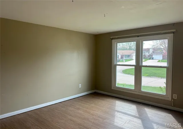 Photo 4 of Single Family Residence at 309 Trailview Ave, Saint Peters, MO 63376 | MLS# MIS25022700 | | Sold on 2025-05-16
