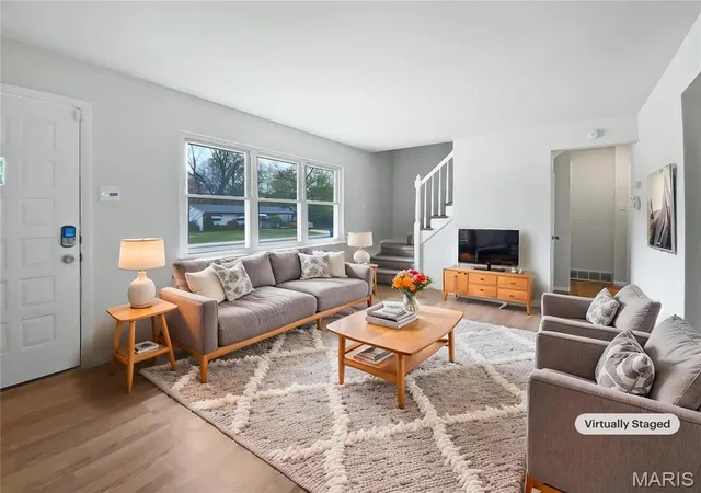 Photo 2 of Single Family Residence at 4327 Treadway Ln, Saint Louis, MO 63134 | MLS# MIS25022781 | | Sold on 2025-05-09