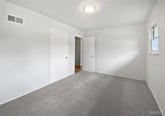 Photo 3 of Single Family Residence at 4327 Treadway Ln, Saint Louis, MO 63134 | MLS# MIS25022781 | | Sold on 2025-05-09