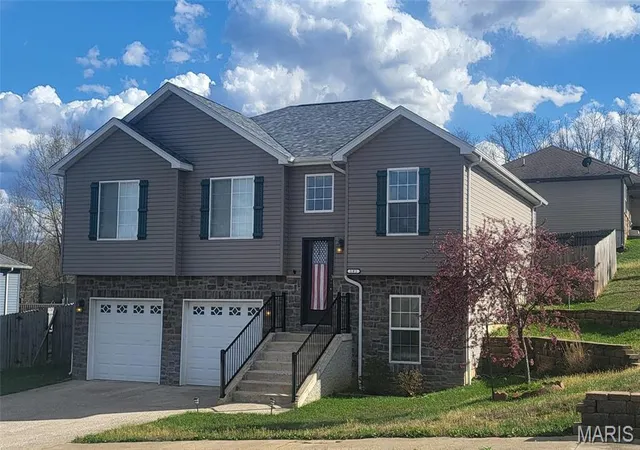 Single Family Residence at 101 Quartz Ct, Saint Robert, MO 65584 | MLS# MIS25022800 | | Sold on 2025-06-02