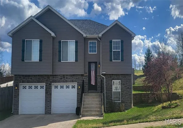 Photo 1 of Single Family Residence at 101 Quartz Ct, Saint Robert, MO 65584 | MLS# MIS25022800 | | Sold on 2025-06-02