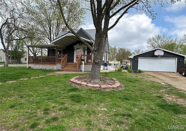Photo 1 of Single Family Residence at 511 W Jackson Ave, Owensville, MO 65066 | MLS# MIS25022915 | | Sold on 2025-06-06