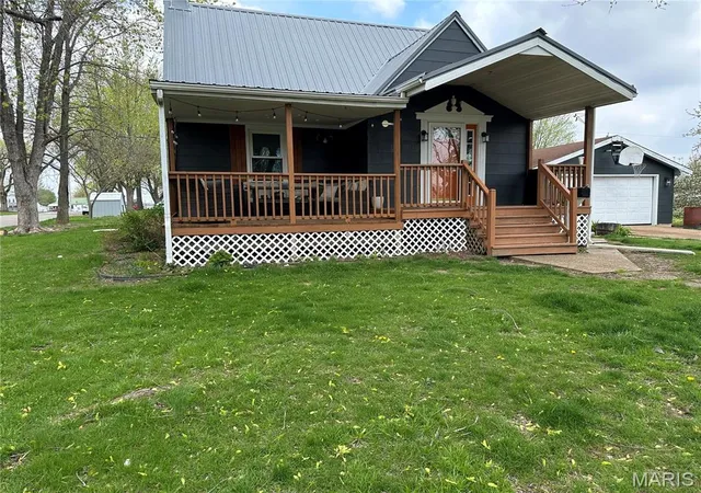 Photo 2 of Single Family Residence at 511 W Jackson Ave, Owensville, MO 65066 | MLS# MIS25022915 | | Sold on 2025-06-06