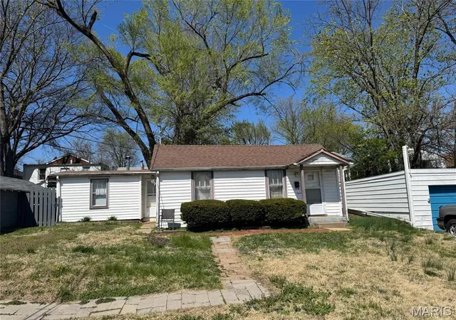 Single Family Residence at 9431 Edmund Dr, Saint Louis, MO 63114 | MLS# MIS25022981 | | Sold on 2025-08-05