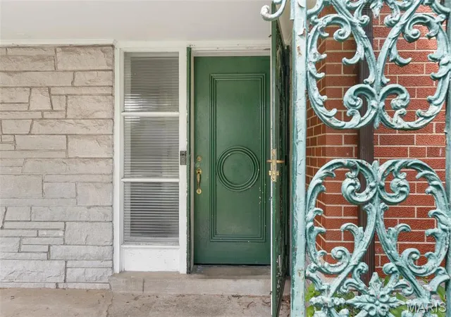 Photo 1 of Single Family Residence at 7 Biritz Dr, Saint Louis, MO 63137 | MLS# MIS25023056 | | Sold on 2025-06-20