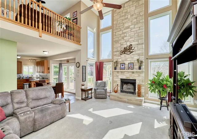 Photo 3 of Single Family Residence at 1702 Jacobs Pillow Dr, Saint Peters, MO 63376 | MLS# MIS25023072 |  | Sold on 2025-05-08