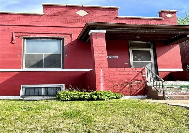 Single Family Residence at 3408 Marcus Ave, Saint Louis, MO 63115 | MLS# MIS25023074 | | Sold on 2025-05-02