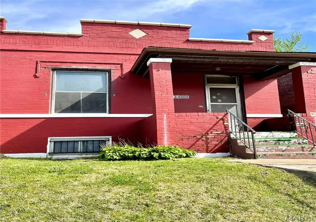 Photo 2 of Single Family Residence at 3408 Marcus Ave, Saint Louis, MO 63115 | MLS# MIS25023074 | | Sold on 2025-05-02