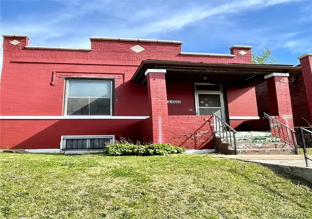 Photo 3 of Single Family Residence at 3408 Marcus Ave, Saint Louis, MO 63115 | MLS# MIS25023074 | | Sold on 2025-05-02