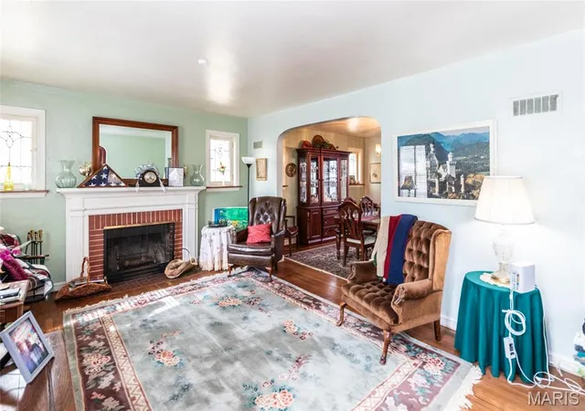 Photo 3 of Single Family Residence at 2811 Moniteau Dr, Saint Louis, MO 63121 | MLS# MIS25023078 | | Sold on 2025-08-29