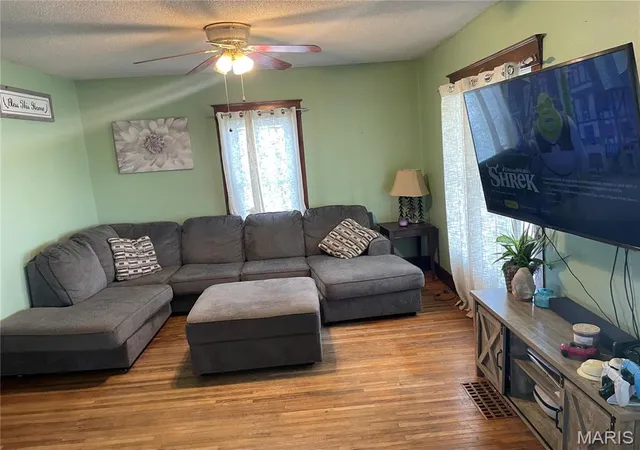 Photo 2 of Single Family Residence at 25668 Nw County Rd 143, Kahoka, MO 63445 | MLS# MIS25023083 |  | Sold on 2025-06-05