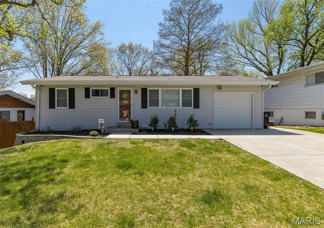 Photo 1 of Single Family Residence at 214 Martigney Dr, Saint Louis, MO 63129 | MLS# MIS25023090 | | Sold on 2025-05-21