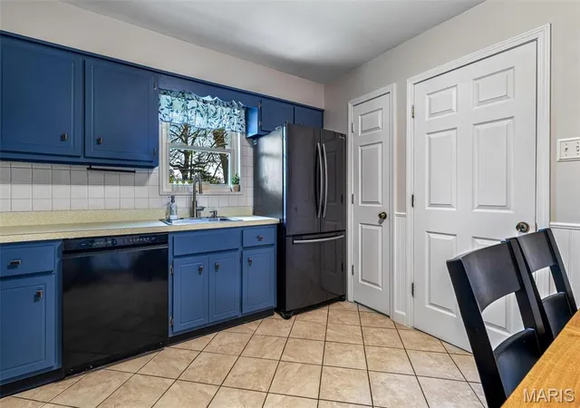 Photo 4 of Single Family Residence at 214 Martigney Dr, Saint Louis, MO 63129 | MLS# MIS25023090 | | Sold on 2025-05-21