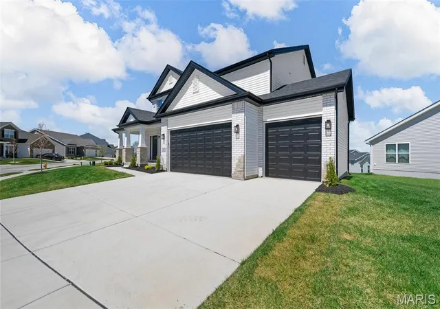 Photo 3 of Single Family Residence at 7475 Shadow Point Dr, Saint Louis, MO 63129 | MLS# MIS25023093 | | Sold on 2025-06-05