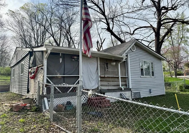 Photo 1 of Single Family Residence at 17 Labonte Dr, Saint Charles, MO 63304 | MLS# MIS25023111 |  | Sold on 2025-09-24