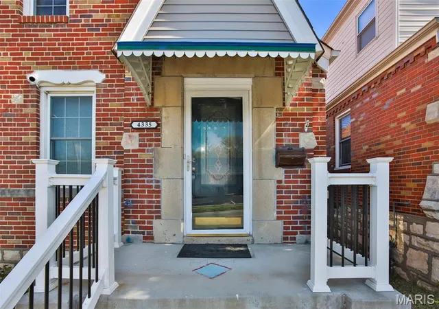 Photo 3 of Single Family Residence at 4335 Loughborough Ave, Saint Louis, MO 63116 | MLS# MIS25023115 | | Sold on 2025-05-07
