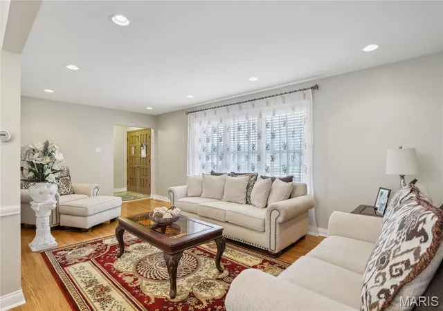 Photo 4 of Single Family Residence at 833 Hi Crest Dr, Saint Louis, MO 63125 | MLS# MIS25023125 | | Sold on 2025-06-23