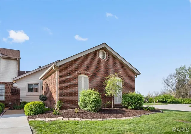 Photo 3 of Condominium at 13720 Minnette Ct, Saint Louis, MO 63128 | MLS# MIS25023136 |  | Sold on 2025-05-21