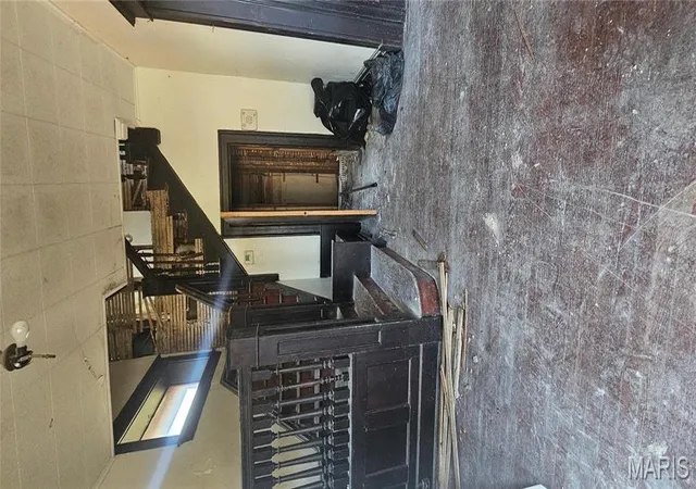Photo 4 of Single Family Residence at 5456 Wren Ave, Saint Louis, MO 63120 | MLS# MIS25023177 | | Sold on 2025-05-20