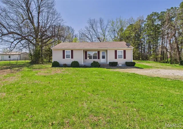 Photo 3 of Single Family Residence at 710 W Jefferson Ave, Conway, MO 65632 | MLS# MIS25023290 | | Sold on 2025-07-31