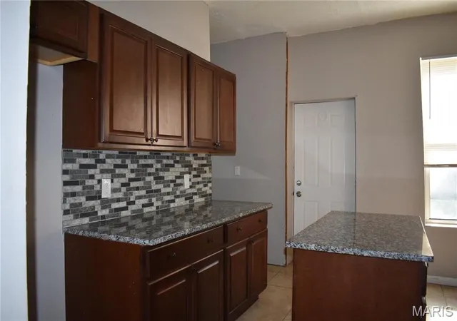 Photo 4 of Single Family Residence at 2912 Indiana Ave, Saint Louis, MO 63118 | MLS# MIS25023303 |  | Sold on 2025-08-28